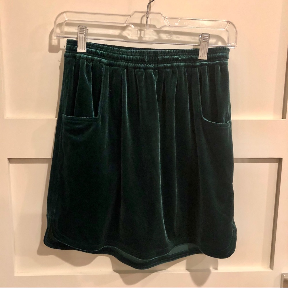Green velvet skirt with pockets